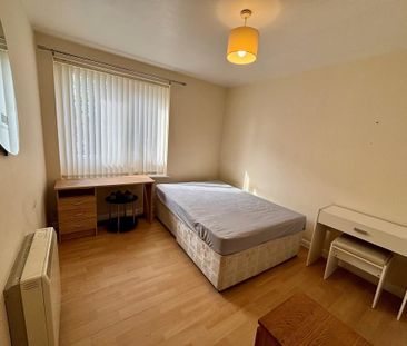 4 bedroom flat to rent - Photo 5