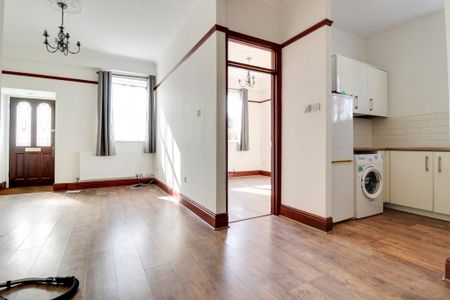 2 bedroom maisonette to rent - Photo 2