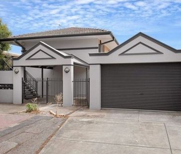 One bedroom unit in a great location! - Photo 2