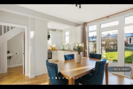 3 bedroom terraced house to rent - Photo 5