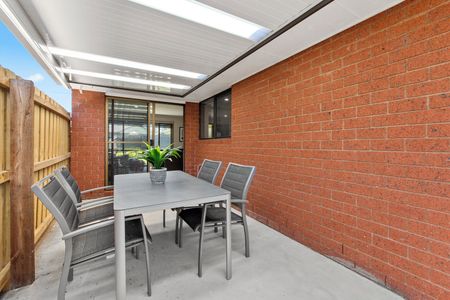 NEAT & TIDY 3 BEDROOM HOME - Photo 4