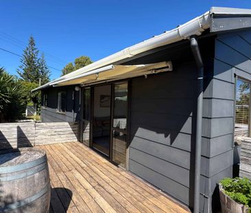 Central Location – Spacious 4-Bedroom Family Home - Photo 3