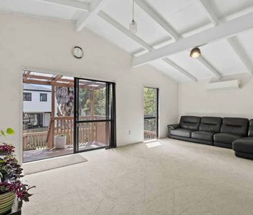 Family Home In New Lynn - Photo 1