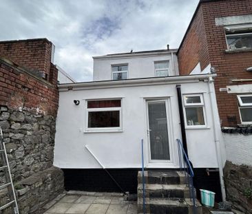 3 bedroom end of terrace house to rent - Photo 4