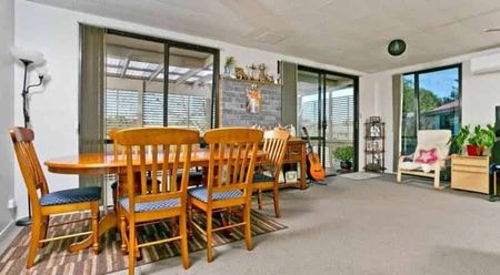 3-Bedroom House in Unsworth Heights. - Photo 2