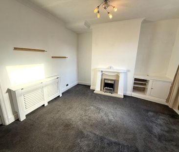 2 bedroom end of terrace house to rent - Photo 2