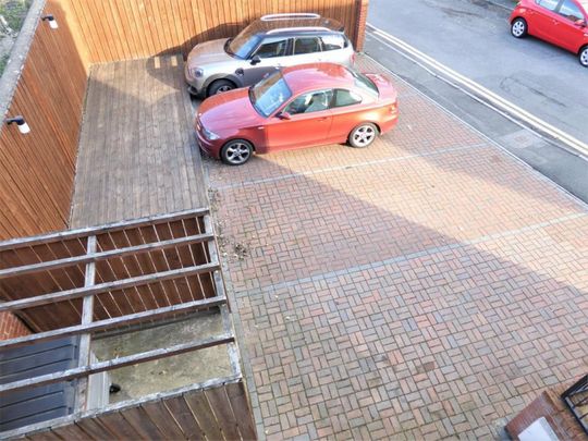 1 bedroom Flat To Let - Photo 1