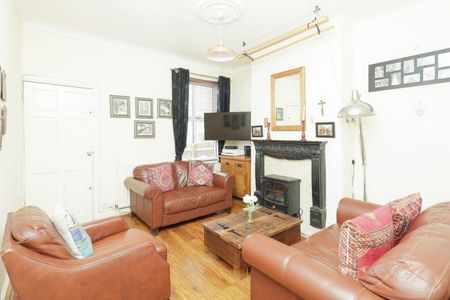 2 bedroom House To Let - Photo 2