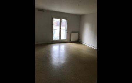 Location Appartement 4 pièces 88 m² Argenton-sur-Creuse - Photo 2