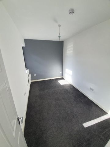 2 Bed Flat, Thornhill Road, CV1 - Photo 2