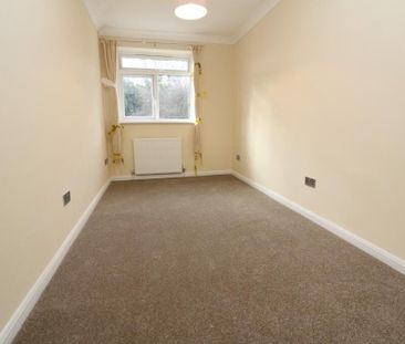 3 Bed Flat, Kingsmere, BN1 - Photo 3