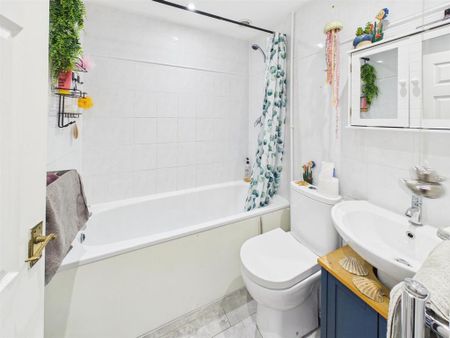3 bedroom terraced house to rent - Photo 5