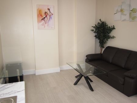 1 Bed Flat, Vant Road, SW17 - Photo 2