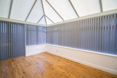 4 bedroom semi-detached house to rent - Photo 4