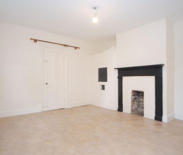 4 bedroom detached house to rent - Photo 2