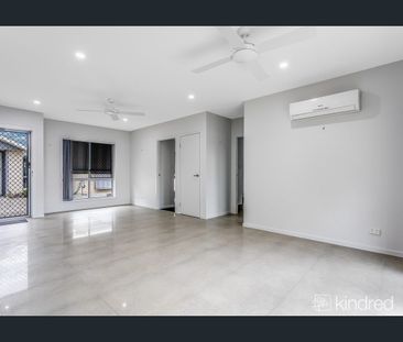 Modern Low-Maintenance Two-Bedroom Villa Just 400m From The Waterfront - Photo 1