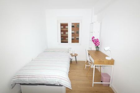 Carrer de lExplorador Andrés, Valencia, Valencian Community 46022 - Photo 3