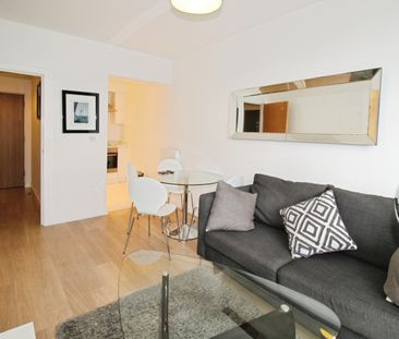Durnsford Road, London, SW19 8JL - Photo 3