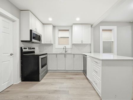 For Lease - 266 Beach Road Unit# Upper, Hamilton, Ontario - Photo 3