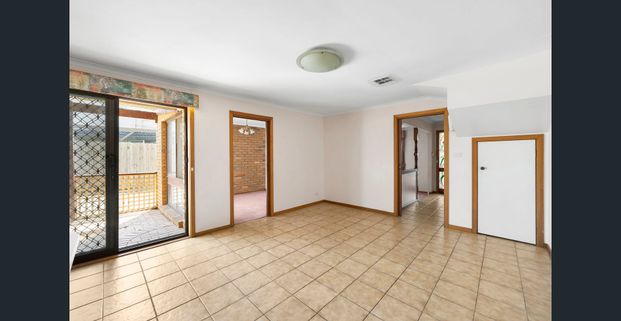 Spacious 5 Bedroom Family Home awaits! - Photo 1