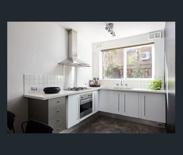 Spacious, Light-Filled 2-Bed Apartment in Kew - Photo 6