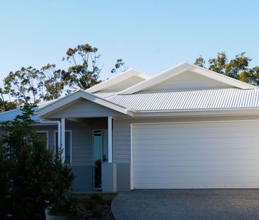 Stunning Large 4 Bedroom Home on Large Block - Photo 1