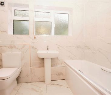 Christchurch Road, Virginia Water, Surrey, GU25 4AG - Photo 6