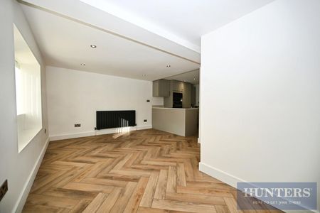 1 bedroom Flat To Let - Photo 2