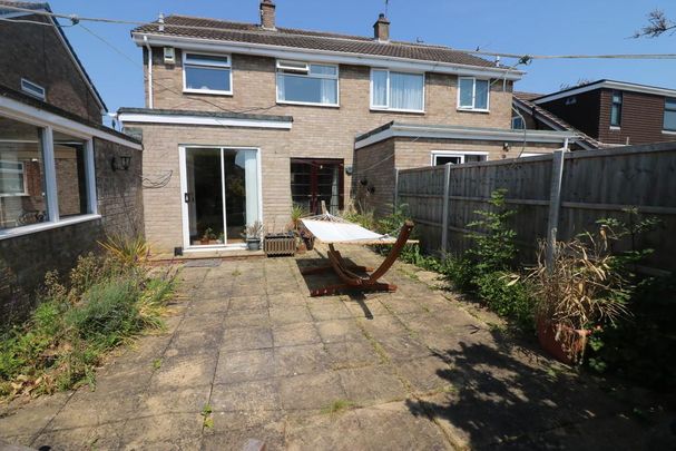 3 bedroom semi-detached house to rent - Photo 1
