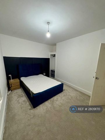 3 bedroom end of terrace house to rent - Photo 5