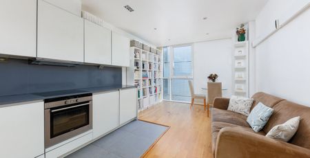 A Contemporary One-Bedroom Apartment in the Prestigious Time Square Development, Offering Modern Design and Prime Location - Photo 2