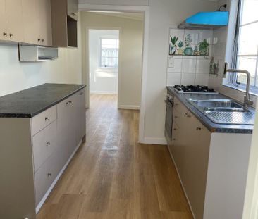 Property Management8a Northcote Road, Takapuna - House for Rent - Photo 1