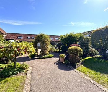 Howell Hill Close - Photo 2