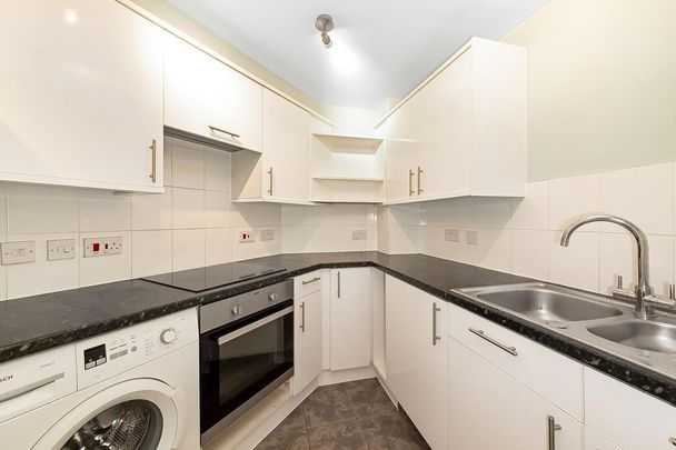 2 bedroom flat to rent - Photo 1