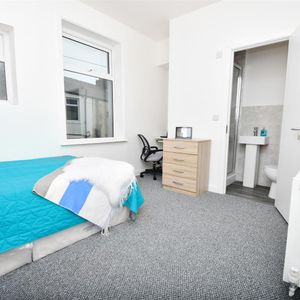 1 bed house share to rent in Healey Wood Road, Burnley, BB11 - Photo 2