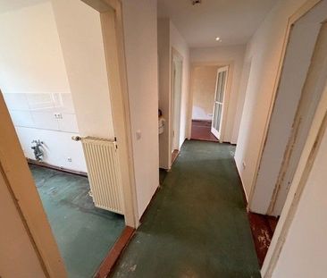 Raum für Ihre Ideen: Renovierungsbedürftige Wohnung mit großem Entw... - Photo 2