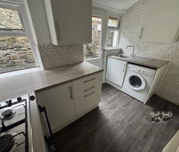 3 bedroom terraced house to rent - Photo 3