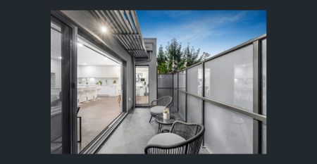 Luxury Townhouse Living with Westfield at Your Doorstep - Photo 2