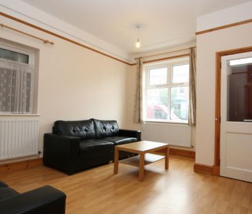 6 bedroom terraced house to rent - Photo 2