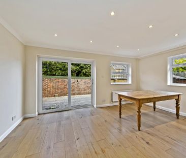 3 bedroom ground floor flat to rent - Photo 2