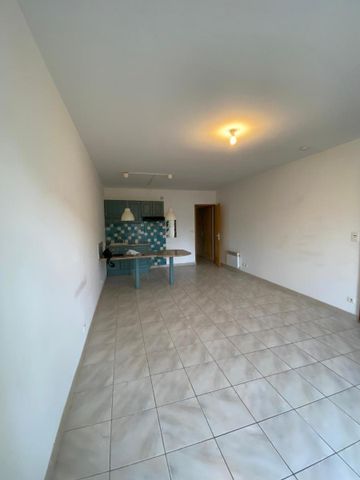 Location Appartement 3 pièces 57m² SEILLONS SOURCE D ARGENS 83470 - Photo 3