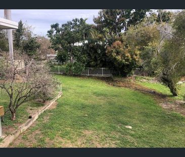 Fully Airconditioned Queenslander Home – Modern Comfort! - Photo 3