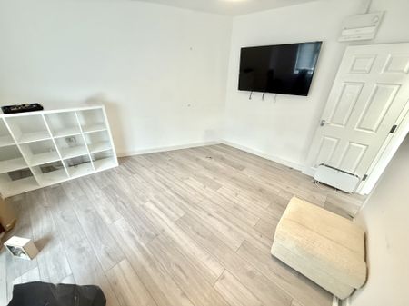 Clifton Road, Rugby - Photo 2