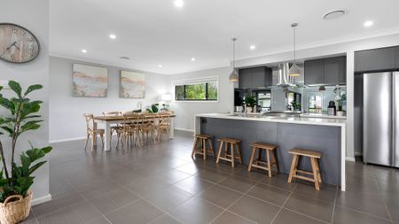 Exceptional Property - 5 Bedrooms - 3 Bathrooms - Large Bay Shed - So Much Storage - Photo 2