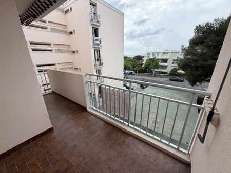 Location Appartement 3 pièces 75m² SETE 34200 - Photo 5
