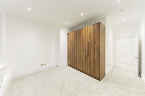 High Street, Weybridge, KT13 flat to rent - Photo 1