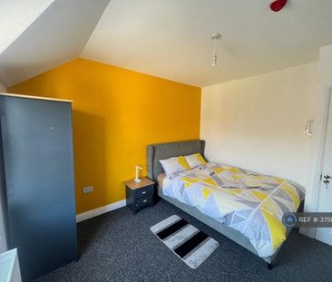 1 bedroom in a house share to rent - Photo 4