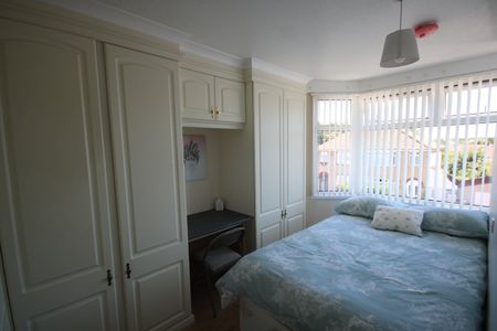 6 Bed Semi-Detached House, Mackie Avenue, BS34 - Photo 3