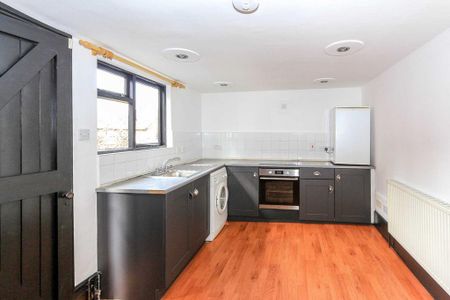 2 bedroom maisonette to rent - Photo 4