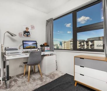 Beach Road Stunner! - Photo 1